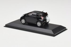Toyota iQ Sort & Hvid Geneva Motor Show 2009 Minichamps 1:43 400166801 Metal — billede 3 af 4
