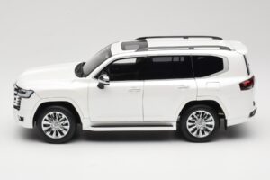 Toyota Land Cruiser J300 ZX Hvid LCD 1:18 LCD18013-ZX-WH Metal — billede 4 af 8