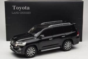 Toyota Land Cruiser LC200 Sort Kengfai 1:18 KF024-13 Metal — billede 8 af 8