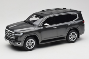 Toyota Land Cruiser LC300 ZX Grå LCD 1:18 LCD18013-ZX-GR Metal