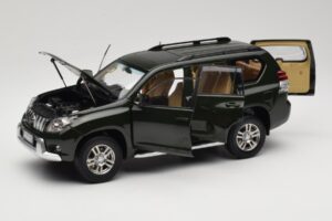 Toyota Land Cruiser Prado J150 Grøn Paudi Model 1:18 623132-GR Metal — billede 2 af 8
