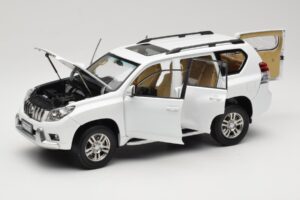 Toyota Land Cruiser Prado J150 Hvid Paudi Model 1:18 623132-WH Metal — billede 2 af 8