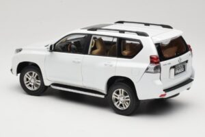 Toyota Land Cruiser Prado J150 Hvid Paudi Model 1:18 623132-WH Metal — billede 7 af 8