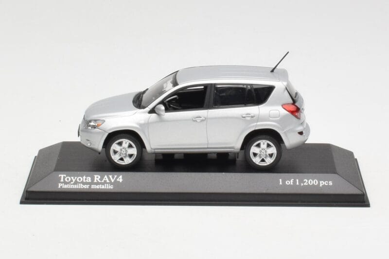 Toyota RAV4 XA30 Sølv Minichamps 1:43 400166570 Metal