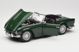 Triumph TR4 British Racing Green Revell 1:18 08827-T1 Metal — billede 2 af 8