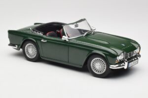 Triumph TR4 British Racing Green Revell 1:18 08827-T1 Metal — billede 6 af 8
