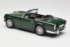 Triumph TR4 British Racing Green Revell 1:18 08827-T1 Metal — billede 7 af 8