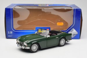 Triumph TR4 British Racing Green Revell 1:18 08827-T1 Metal — billede 8 af 8