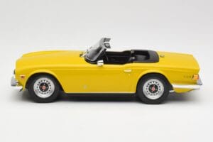 Triumph TR6 RHD Gul Minichamps 1:18 155132034 Metal — billede 3 af 6