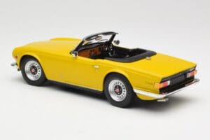 Triumph TR6 RHD Gul Minichamps 1:18 155132034 Metal — billede 5 af 6