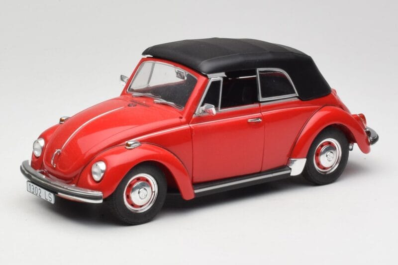 Volkswagen 1302 LS Cabriolet Rød Revell 1:18 08470 Metal