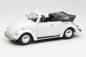 Volkswagen 1302 LS Cabriolet Hvid Revell 1:18 8415 Metal