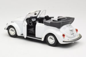 Volkswagen 1302 LS Cabriolet Hvid Revell 1:18 8415 Metal — billede 5 af 8