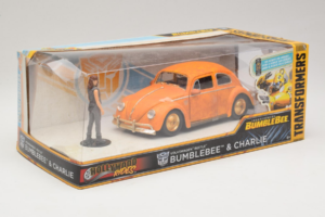 Volkswagen Beetle Bumblebee Transformers With Figure Metals Diecast 1:24 30114 Metal — billede 2 af 3