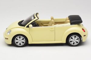 Volkswagen Beetle Cabriolet Gul Gate 1:18 VW24108 Metal — billede 4 af 8