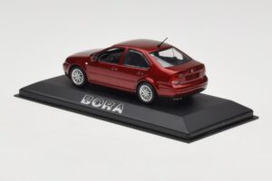 Volkswagen Bora Mk4 Red Metallic Minichamps 1:43 VW003 Metal — billede 3 af 4
