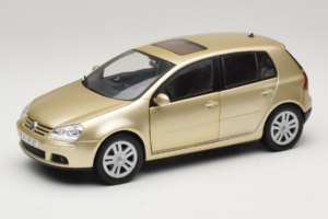 Volkswagen Golf Mk5 Light Bronze Metallic Bburago 1:18 09930201W Metal