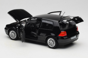 Volkswagen Golf GTI Mk4 Sort Norev 1:18 188574 Metal — billede 5 af 8
