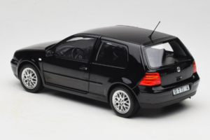 Volkswagen Golf GTI Mk4 Sort Norev 1:18 188574 Metal — billede 7 af 8