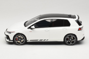 Volkswagen Golf Mk8 GTI Clubsport Pure White Otto 1:18 OT1221 Resin — billede 3 af 6