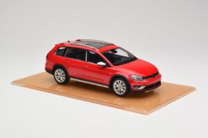 Volkswagen Golf Mk7 Alltrack Tornado Red DNA 1:18 DNA000035 Resin — billede 4 af 6