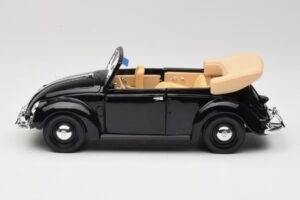Volkswagen Beetle Cabriolet Sort Maisto 1:18 37800-M6 Metal — billede 4 af 8