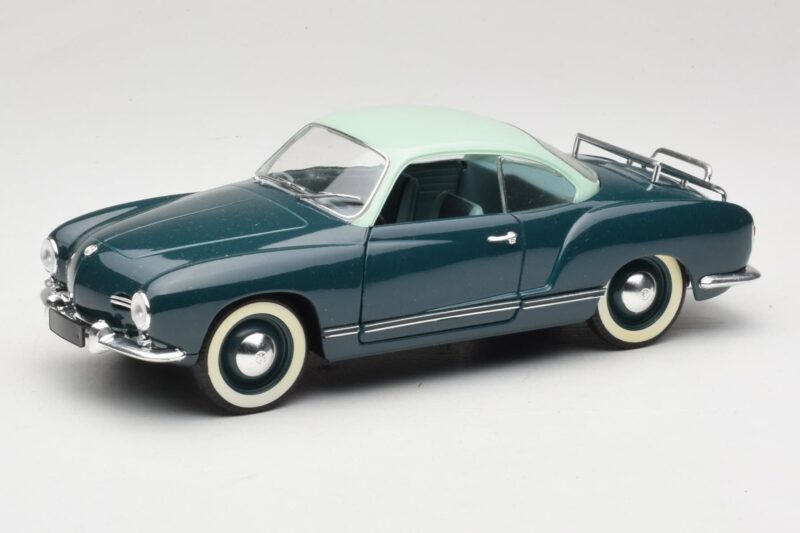 Volkswagen Karmann Ghia Blå Solido 1:18 8061 Metal