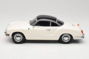 Volkswagen Karmann Ghia Creme Sort Minichamps 1:18 155054021 Metal — billede 3 af 6