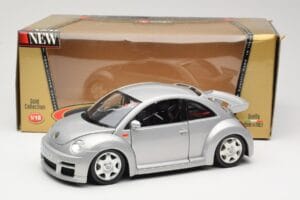 Volkswagen New Beetle RSi Sølv Bburago 1:18 3306 Metal — billede 8 af 8