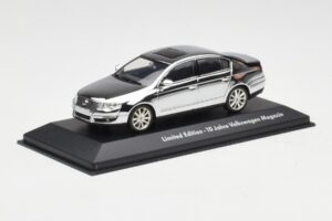 Volkswagen Passat B6 Chrome Silver 10 Years Volkswagen Magazine Minichamps 1:43 PASSAT004 Metal — billede 2 af 4