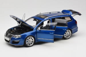 Volkswagen Passat B6 R36 Variant Blå NZG 1:18 KF044 Metal — billede 2 af 9