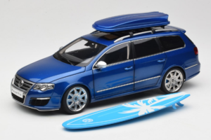 Volkswagen Passat B6 R36 Variant Blå NZG 1:18 KF044 Metal