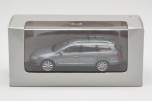 Volkswagen Passat B6 Variant Grey Metallic Minichamps 1:43 PASSAT005 Metal — billede 4 af 4