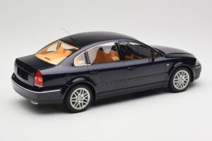 Volkswagen Passat W8 B5.5 Indigo Blue DNA 1:18 DNA000029 Metal — billede 2 af 6