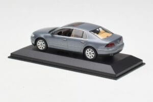 Volkswagen Phaeton 3D Grå Minichamps 1:43 3D0099300GPR7Q Metal — billede 3 af 4