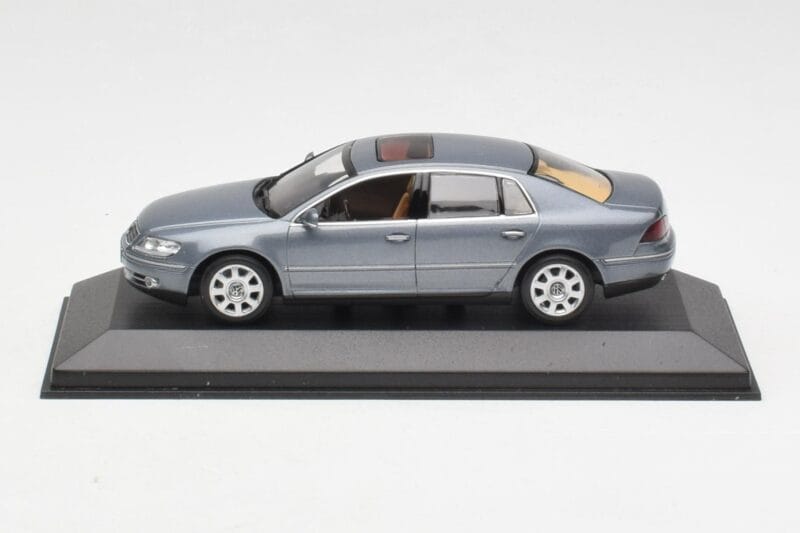 Volkswagen Phaeton 3D Grå Minichamps 1:43 3D0099300GPR7Q Metal