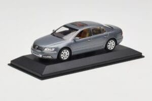 Volkswagen Phaeton Light Blue Metallic Minichamps 1:43 VW002 Metal — billede 2 af 4