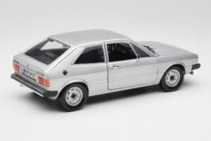 Volkswagen Scirocco GT Mk1 Silver Metallic Revell 1:18 08833 Metal — billede 3 af 8