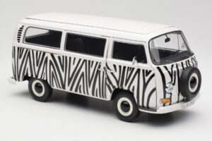 Volkswagen T2a Bus Safari Schuco 1:18 191 Metal — billede 6 af 8