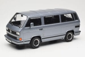 Volkswagen T3 Porsche B32 Minibus Blå KK-Scale 1:18 KKDC180221 Metal