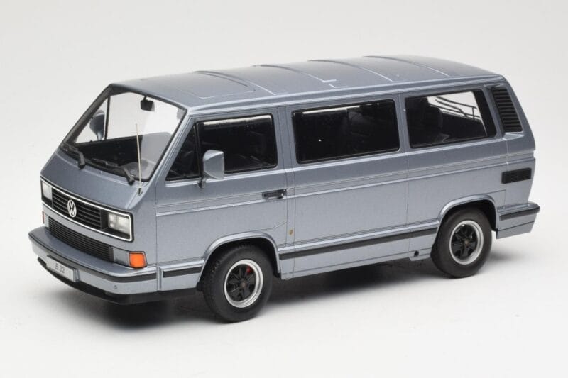 Volkswagen T3 Porsche B32 Minibus Blå KK-Scale 1:18 KKDC180221 Metal
