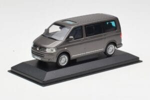 Volkswagen T5 Bus Bronze Metallic Minichamps 1:43 4039378412203 Metal — billede 2 af 4