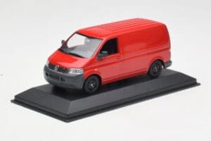 Volkswagen T5 Leveringsbil Rød & Sorte Hjul Minichamps 1:43 400052260-B Metal — billede 2 af 4