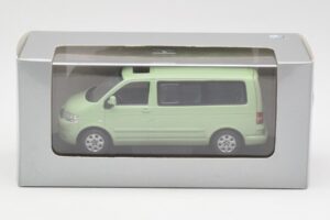 Volkswagen T5 Multivan California Limegrøn Dealer Minichamps 1:43 400052201-D1 Metal — billede 4 af 4