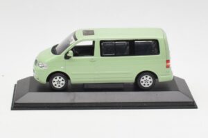 Volkswagen T5 Multivan California Limegrøn Dealer Minichamps 1:43 400052201-D1 Metal