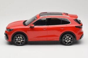 Volkswagen Tiguan eTSI R-Line Persimmon Red Metallic Otto 1:18 OT489 Resin — billede 3 af 6