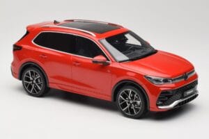 Volkswagen Tiguan eTSI R-Line Persimmon Red Metallic Otto 1:18 OT489 Resin — billede 4 af 6