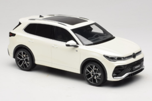 Volkswagen Tiguan R-Line Oryx White Pearl Otto 1:18 OT1219 Resin — billede 4 af 6