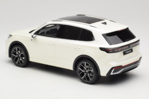 Volkswagen Tiguan R-Line Oryx White Pearl Otto 1:18 OT1219 Resin — billede 5 af 6