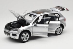 Volkswagen Touareg 7L Silver Metallic Kyosho 1:18 8821CS Metal — billede 2 af 8